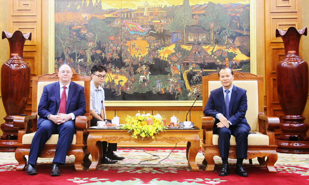  Phó Chủ tịch Thường trực UBND tỉnh Mai Sơn tiếp đoàn Kenan Foundation Asia
